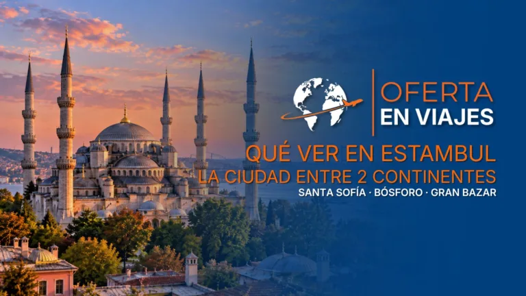 Vista de Estambul con mezquitas y el Bósforo al atardecer