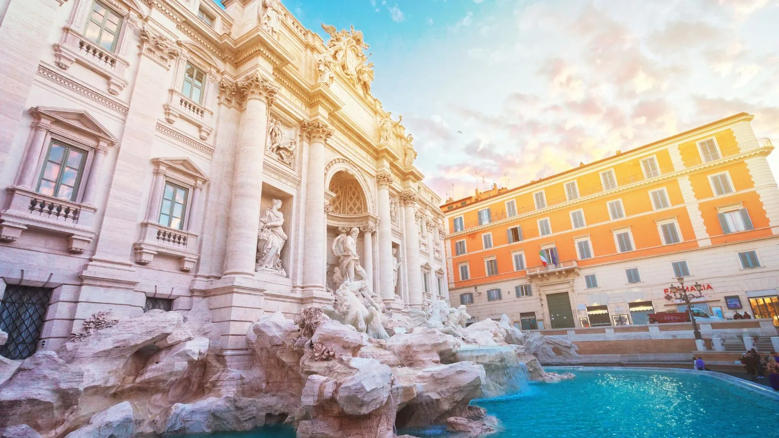Fontana di Trevi en el centro histórico de Roma, Italia