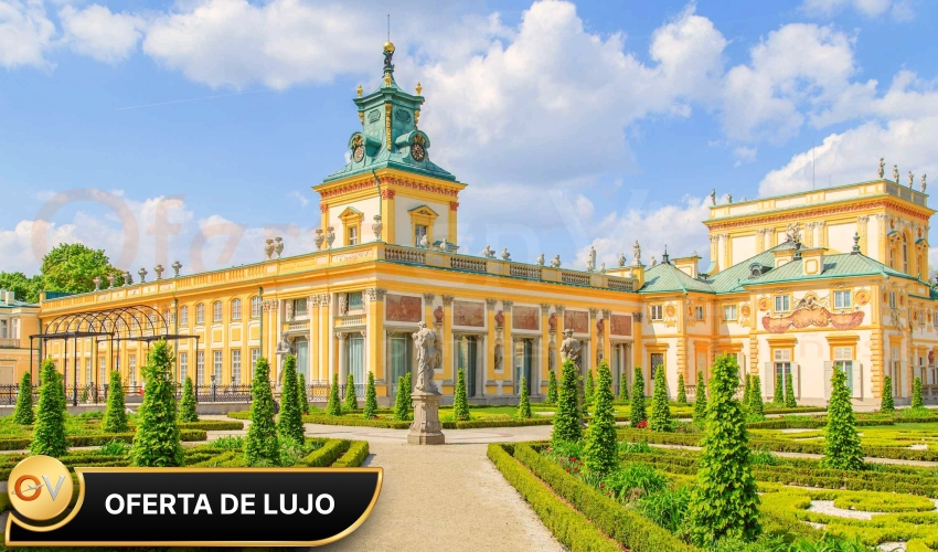 Vista nocturna de plazas y monumentos en Cracovia y Varsovia