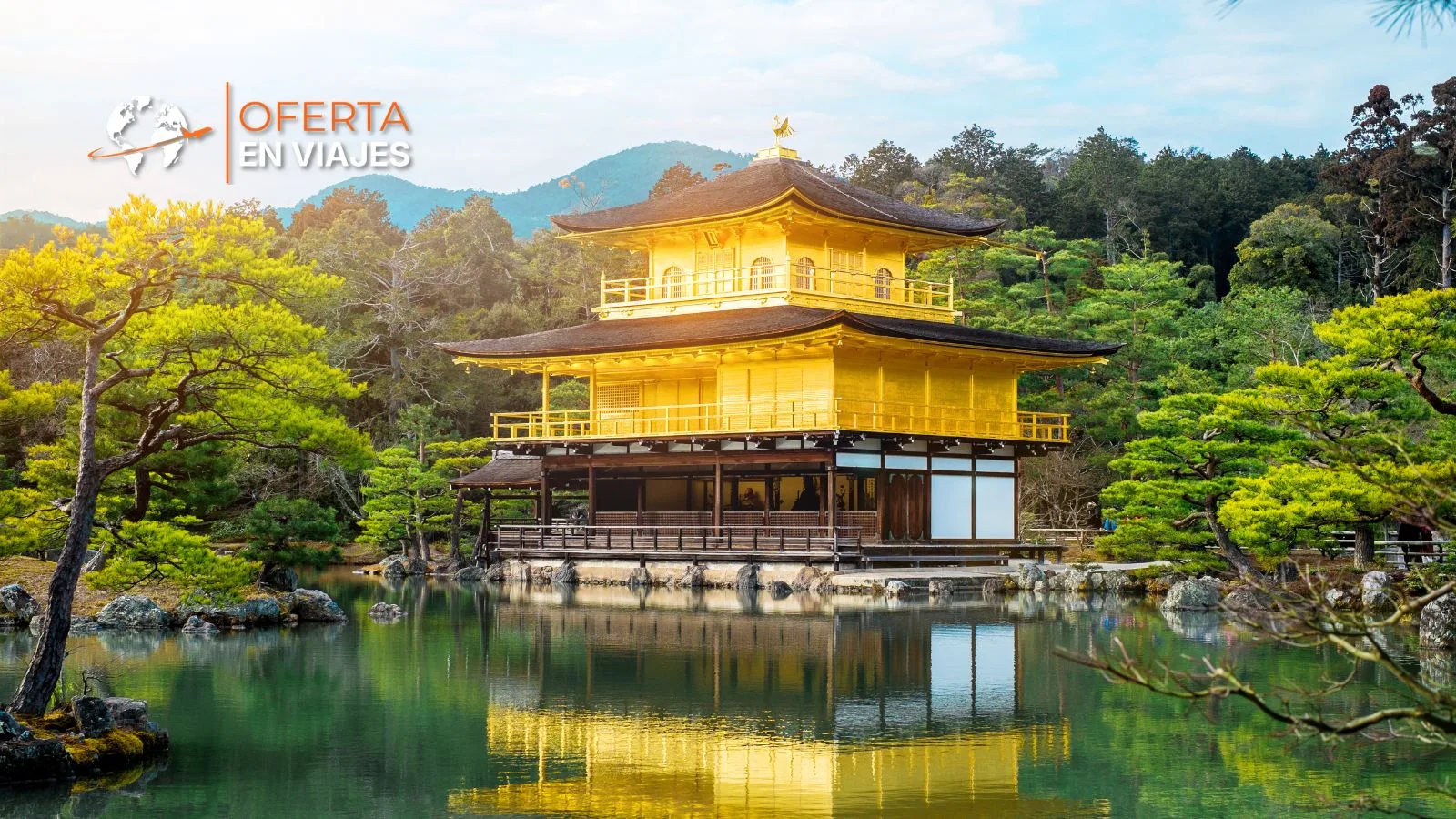 Kinkaku-ji o Pabellón Dorado de Kioto reflejado en el estanque