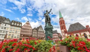 Römer y plaza Römerberg en Frankfurt, Alemania
