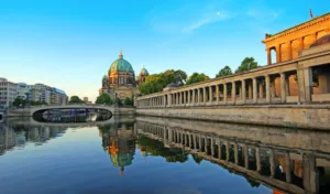 Catedral de Berlín y río Spree, Alemania