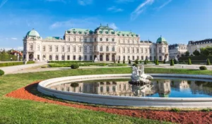 Palacio Belvedere y sus jardines en Viena, Austria