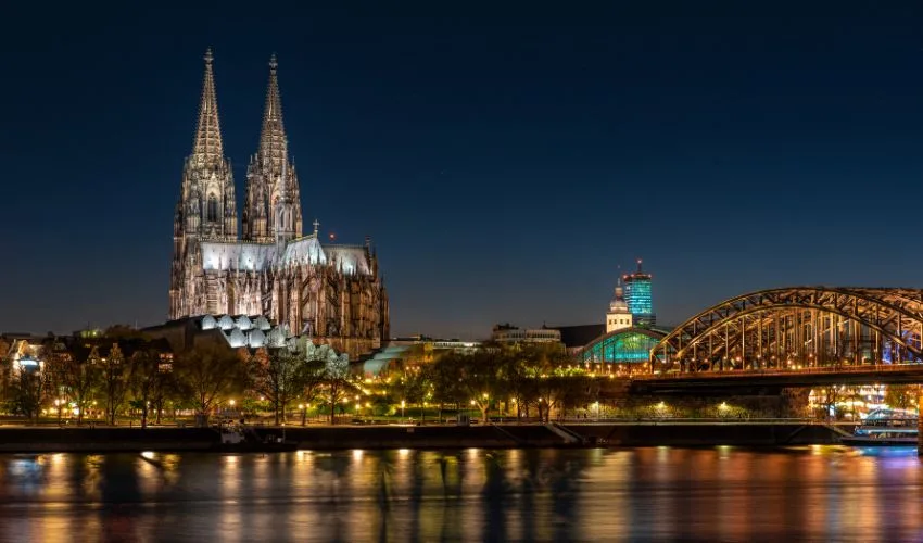 MEMORIAS DE FRANCIA Y ENCANTOS DE LOS PAÍSES BAJOS